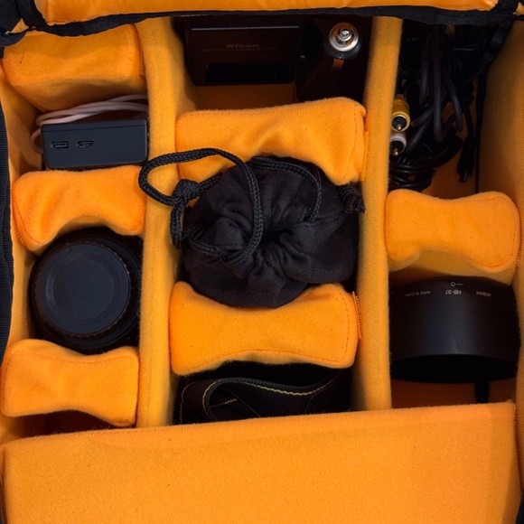 Nikon D5100 DSLR Camera Kit - Picture 9 of 16